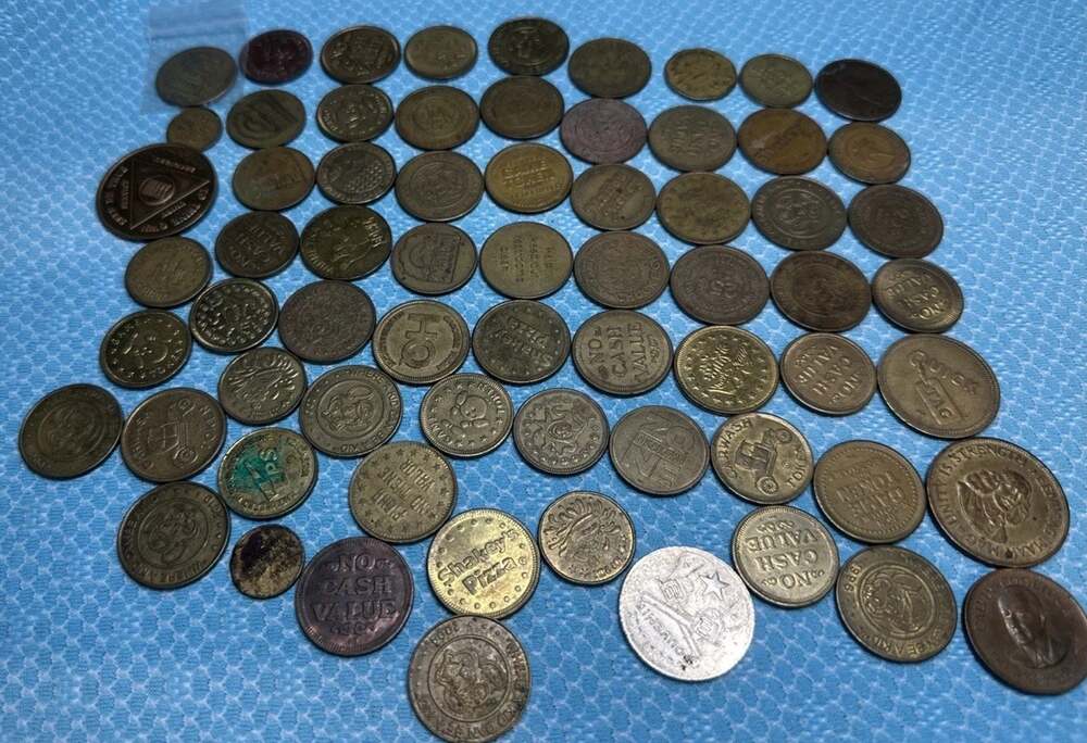 Vintage Arcade Tokens Chuck E Cheese Shirley’s Pizza Amusement Tokens & Other